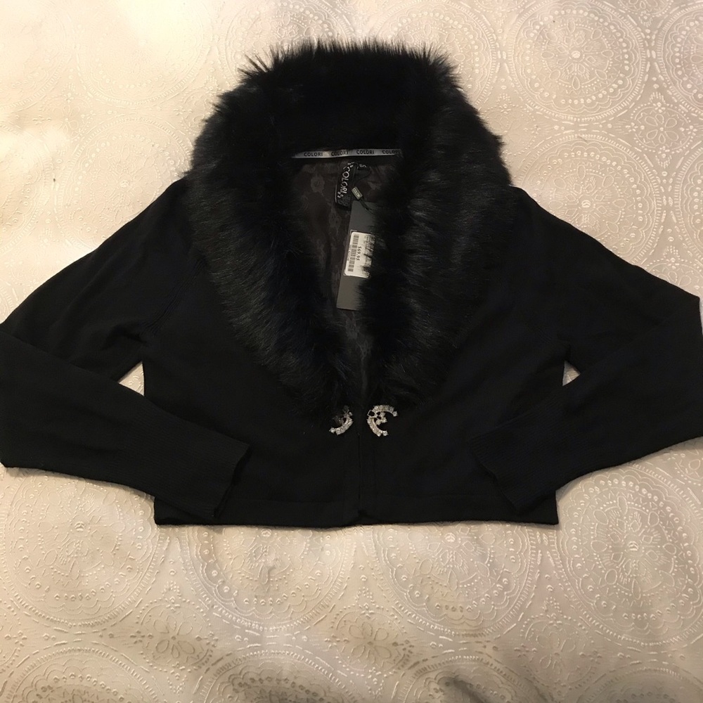 Veste en tricot avec collet en faux fourrure amovible